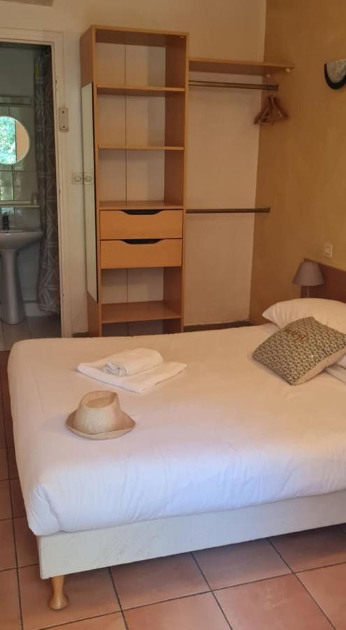 Le Relais Des Lavandins Le Muy Room photo
